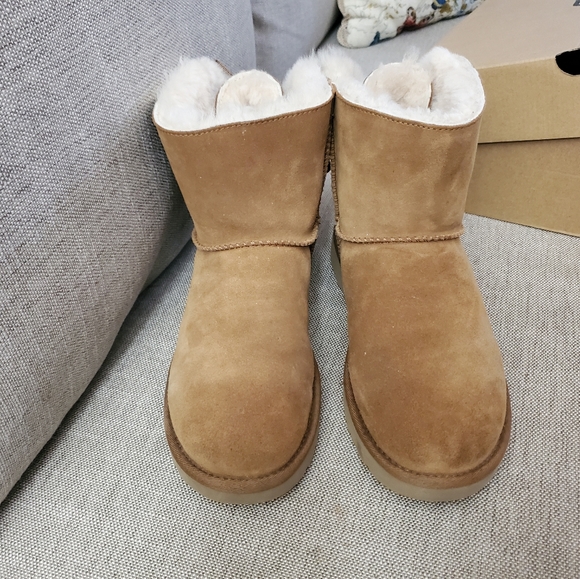 UGG boots - Picture 1 of 5